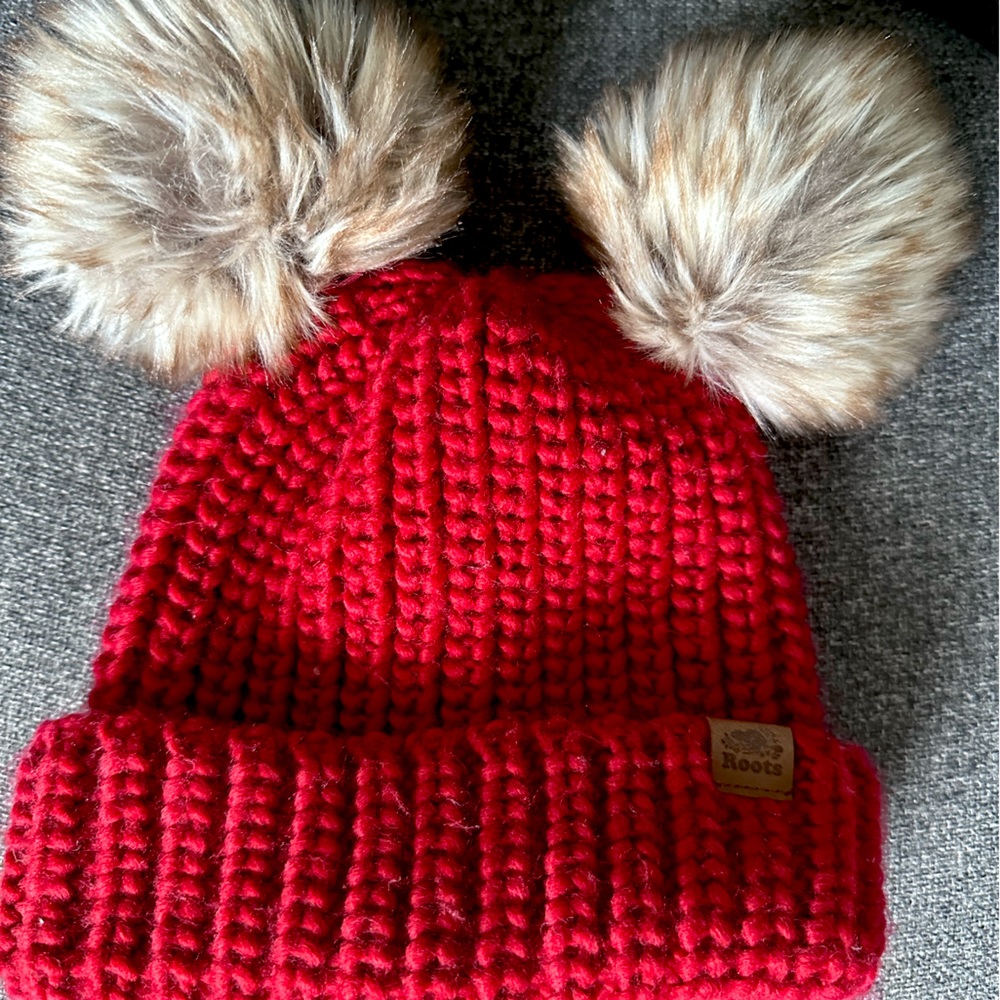 Roots toddler/kids toque 2 pom-poms in Red- for girls or boys size 3-5yrs